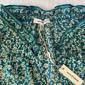 MAX STUDIO Holiday Green Floral Boho Ruffle Peasant Blouse – 1X – NWT
